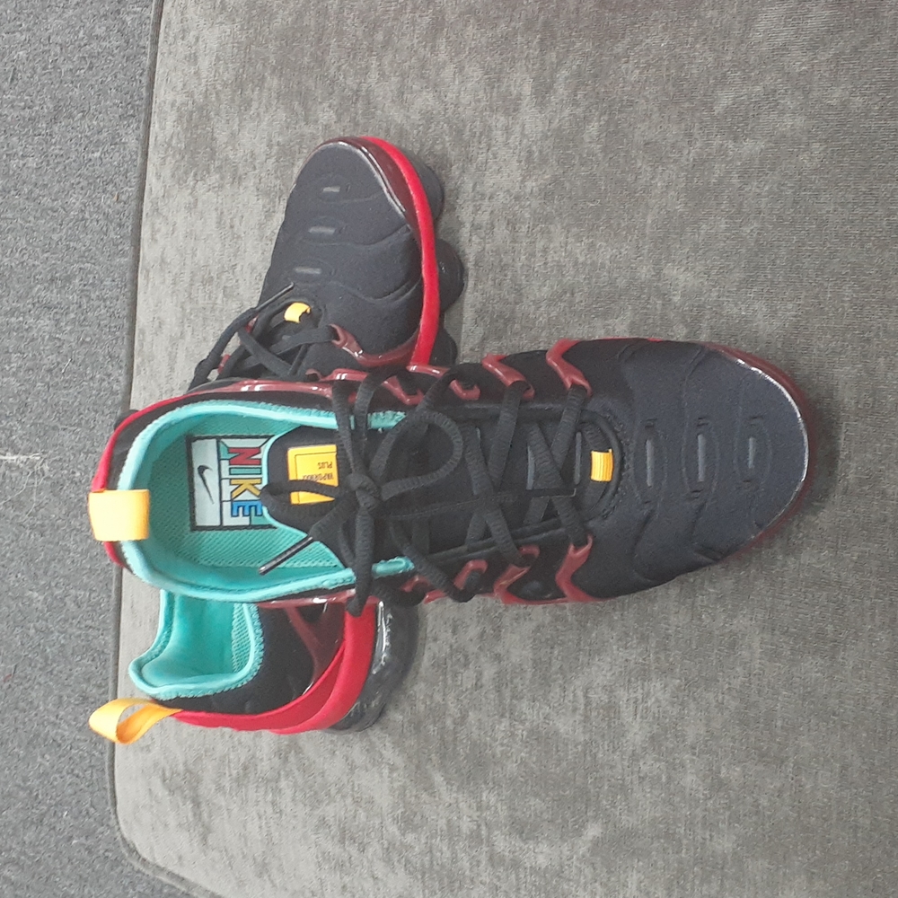 AIR VAPORMAX PLUS. - Picture 2 of 7